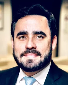 O advogado Almir Reis recebe Medalha de Mérito José Mariano.